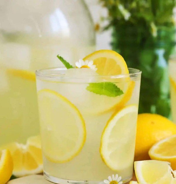 Eliza's Off-Menu Lemonade, Making Sure You Stay Hydrated 🍋 🥃